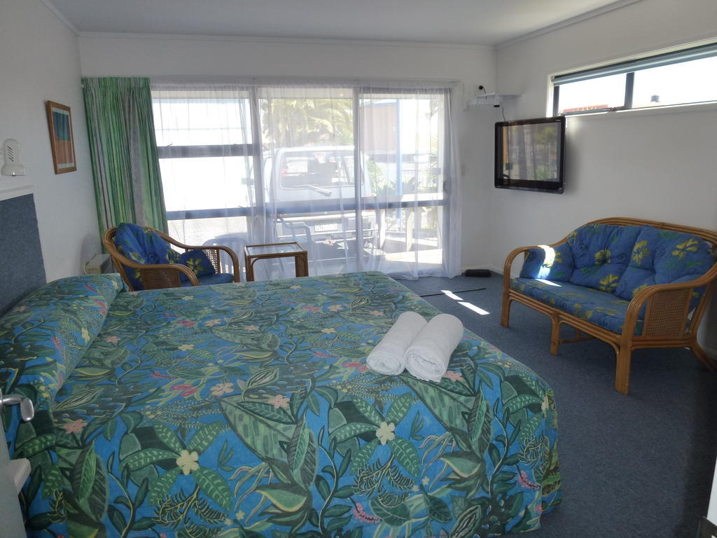 Mana-Nui Motel Whitianga Room photo